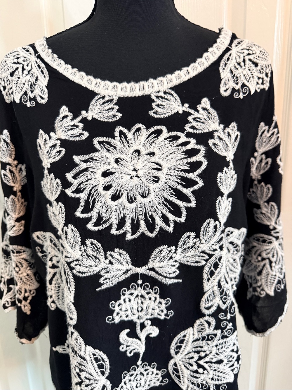 Solitaire Black Blouse with White Floral Lace Motif - Picture 2 of 7